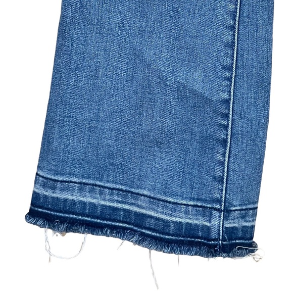 Vineyard Vines Mid-Rise Medium Wash with Deconstructed Hem Cropped Leg Size 2 - Picture 7 of 11